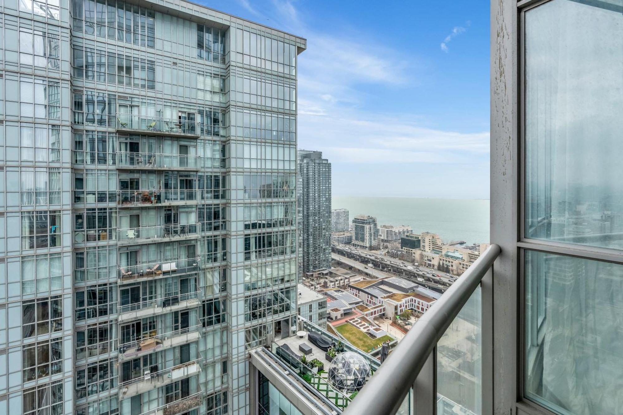 Spadina Modern Suites تورونتو المظهر الخارجي الصورة